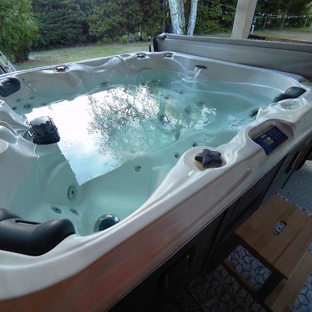 Gite A La Campagne Avec Jacuzzi 아벵상 외부 사진