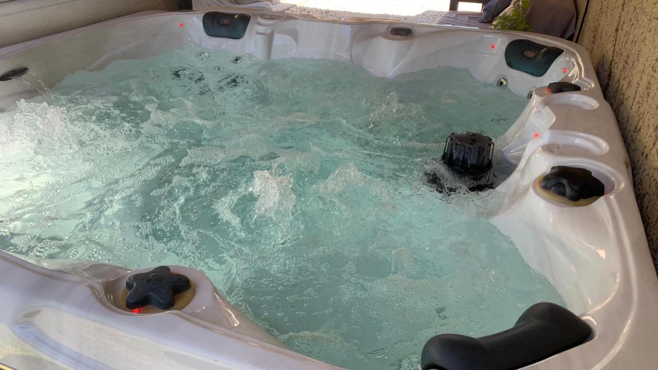 Gite A La Campagne Avec Jacuzzi 아벵상 외부 사진