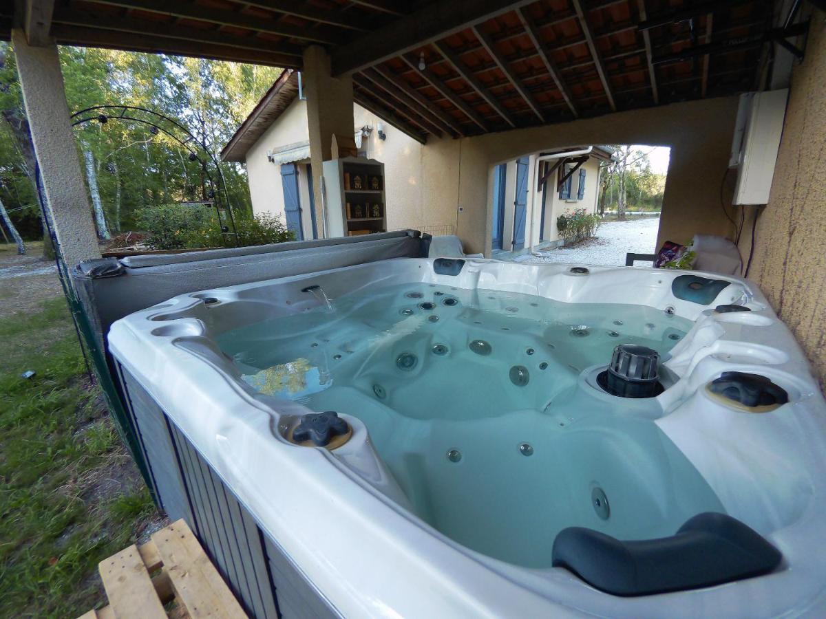 Gite A La Campagne Avec Jacuzzi 아벵상 외부 사진